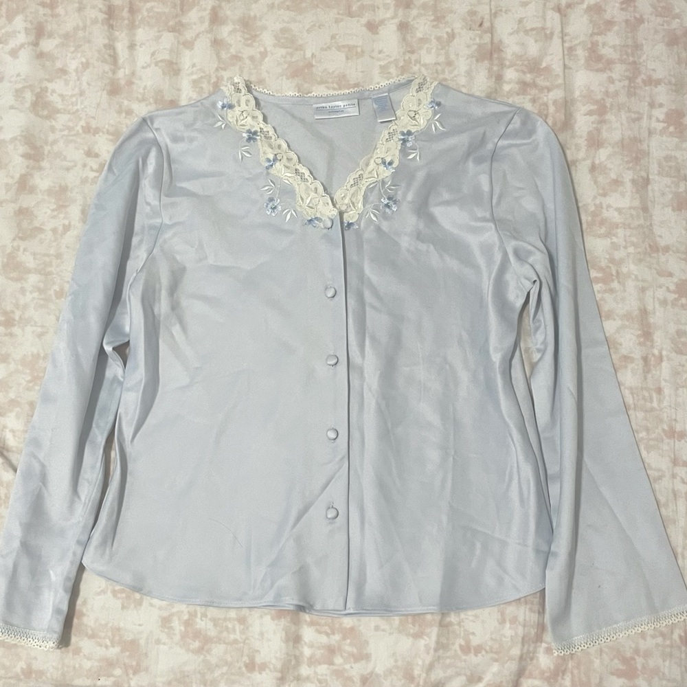 super cute satin cottage core shirt 🎀
I SHIP ASAP!!